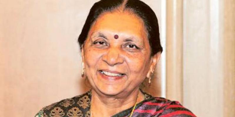 राष्ट्रपति रामनाथ कोविंद व राज्य उच्च न्यायालय के मुख्य न्यायाधीश हेमंत गुप्ता ने श्रीमती पटेल को सुबह दस बजे शपथ दिलायी।